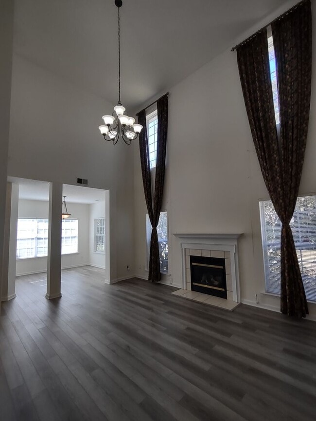 Building Photo - Beautiful 2-story home located in the Reed...