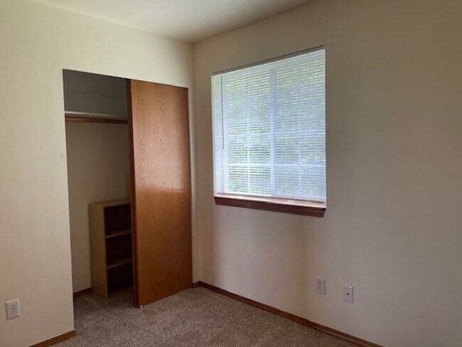 Building Photo - 1412 Sweetbay Dr