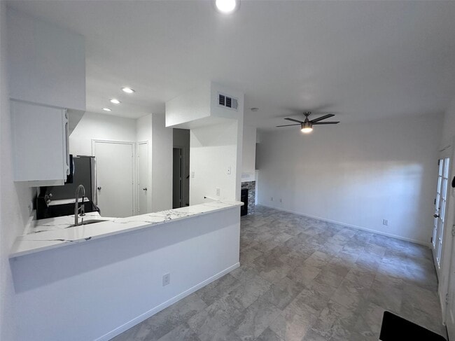 Building Photo - 2121 El Paseo St