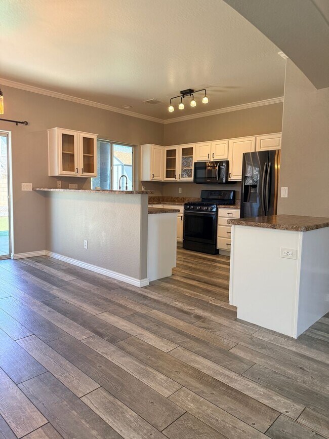 Building Photo - Adorable 3 Bedroom - 2 Bath - 2 Car Garage in Quailwood