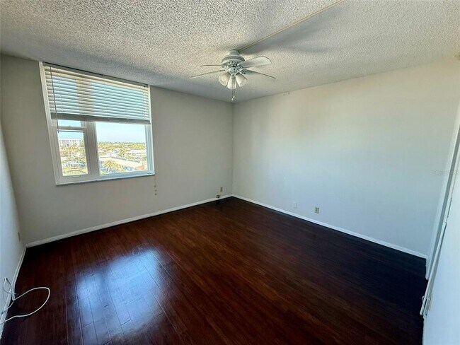 Building Photo - 255 Dolphin Point