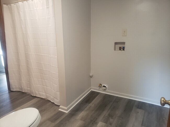 Building Photo - 4285 Parker Rd