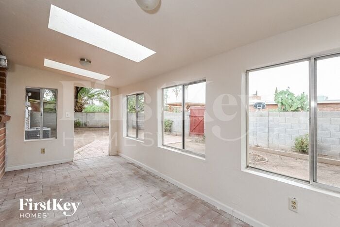 Building Photo - 8940 E Pine Valley Dr