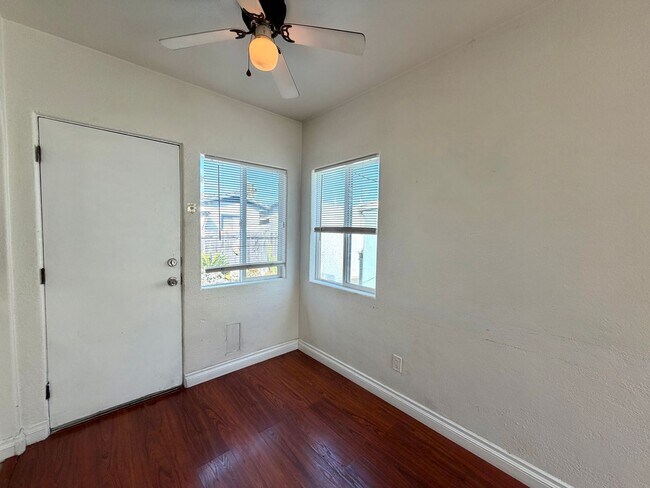 Building Photo - Now available 1bed/1bath unit in Normal Heights!