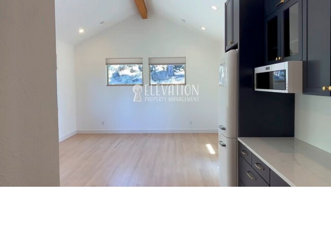 Building Photo - 5BR / 3.5BA Forest Retreat in NW Bend with ADU included