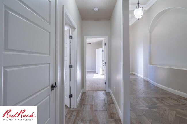 Building Photo - Pet-Friendly 3 Bedroom Home In A Great Neighborhood