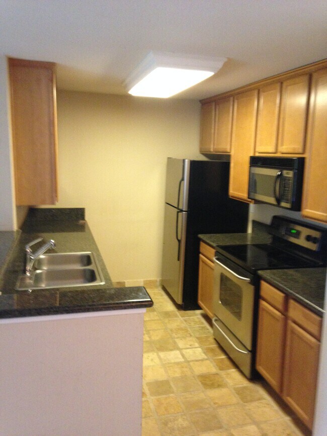 Primary Photo - 7120 Shoreline Dr