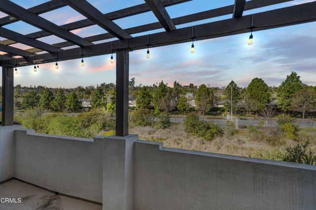 Building Photo - 354 Solares St