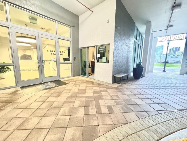 Building Photo - 140 S Dixie Hwy