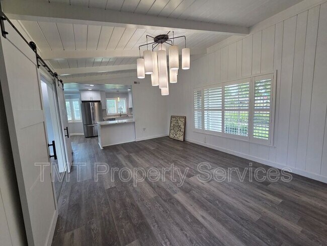 Building Photo - 9 W Robinhood Dr