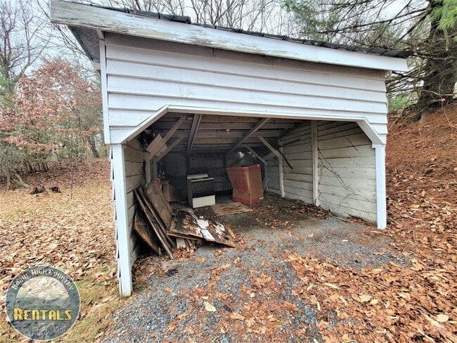 Building Photo - 2 Bedroom Right in Town!