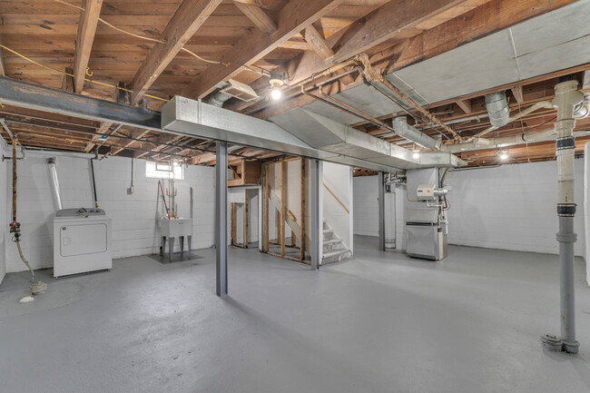 Building Photo - 18333 Beechwood St