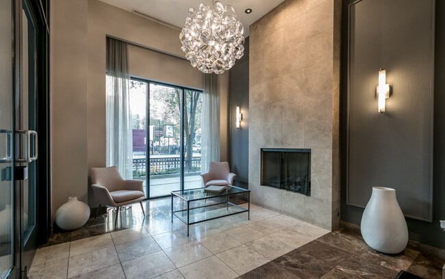 Building Photo - River North Stunning Furnished 2b2b Apartment