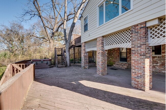 Building Photo - Spacious Green Hills Retreat | 3–4BR, 3BA ...