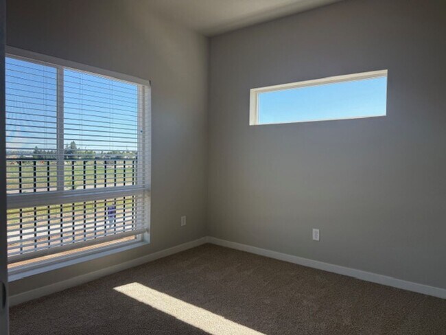 Building Photo - 1370 Howling Moon Wy