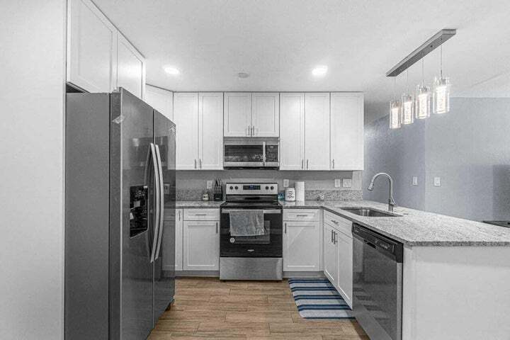 Building Photo - 311 SW 7th Ave