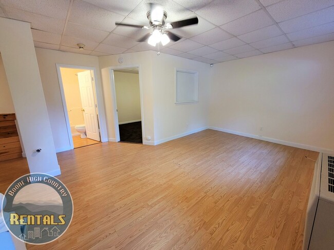 Building Photo - Gorgeous 3bd/2.5ba House With Included Downstairs Apartment