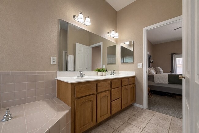 Building Photo - 10745 E 38th Ln