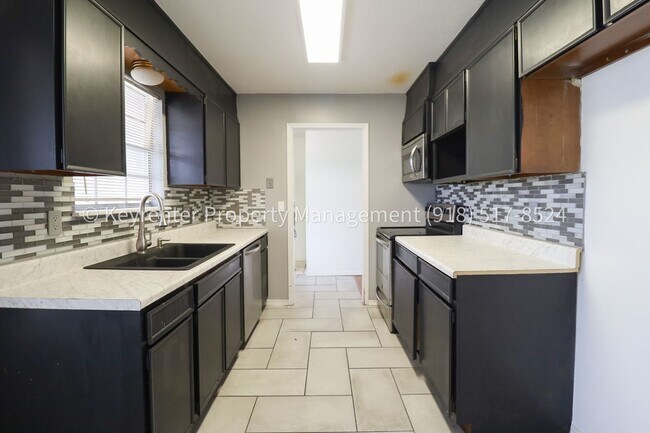 Building Photo - East Tulsa 3 Bedroom Gem! Available for immediate move in!