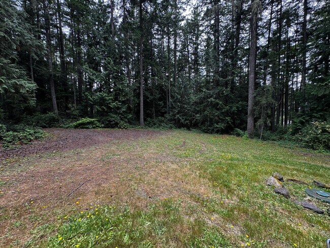 Building Photo - Silverdale Split-Level Home with Bonus Are...