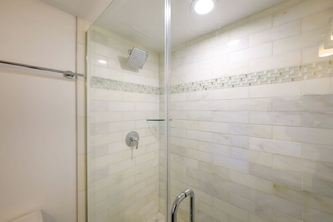 Building Photo - Great 1BR in Columbia Heights