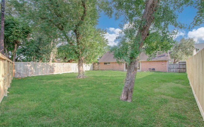 Building Photo - 5746 Cartagena St