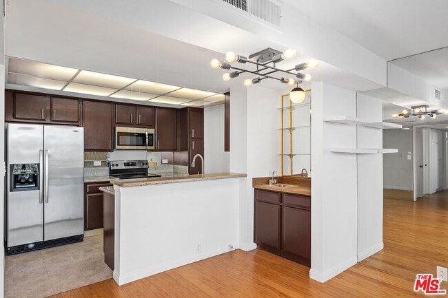 Building Photo - 10535 Wilshire Blvd