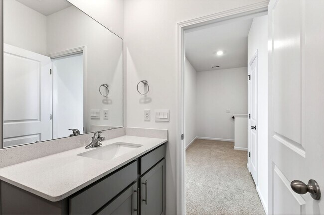 Building Photo - Horton Park Gem: Spacious 4-Bed, 3.5-Bath Townhome