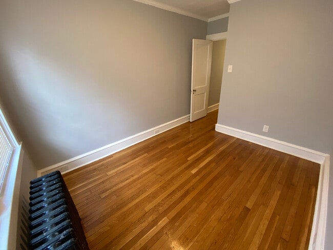 Building Photo - 556 Parker Ave