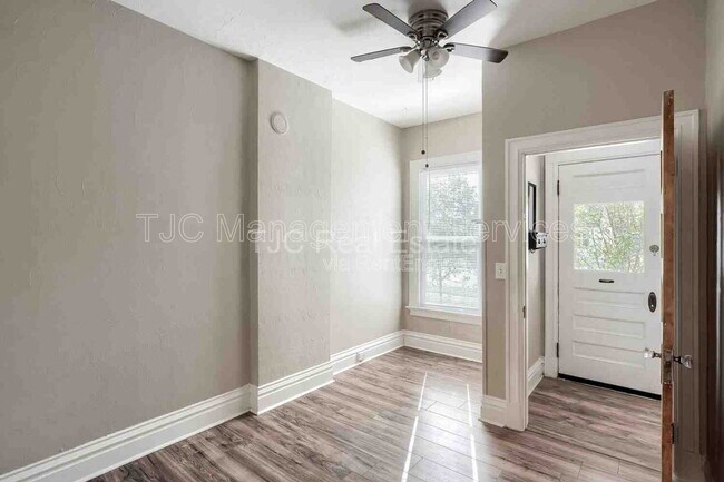 Building Photo - 460 S Lincoln St