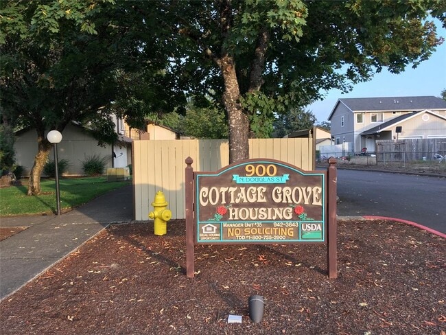 Primary Photo - 900 N Douglas Ave