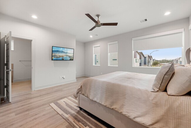 Building Photo - 5722 Rucio Ln