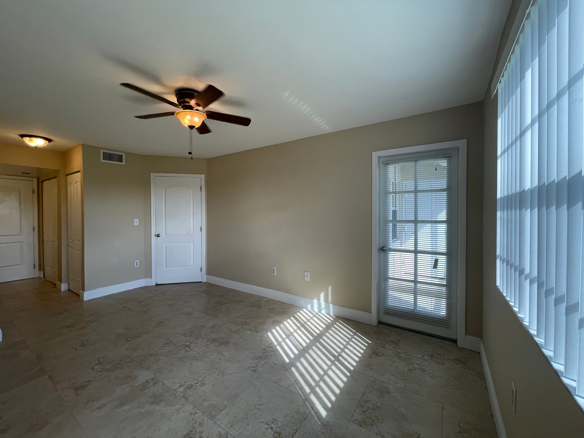 Building Photo - 2810 N Oakland Forest Dr