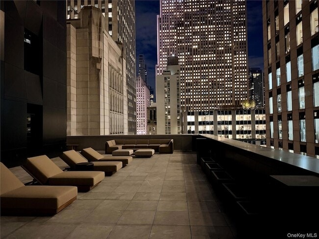 Building Photo - 20 W 53rd St