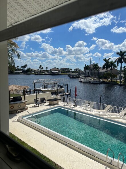 Pool with grills , refrigerator, TV fish off dock - 1706 Bikini Ct