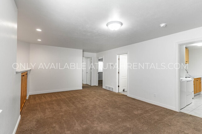 Building Photo - 692 E 180 N