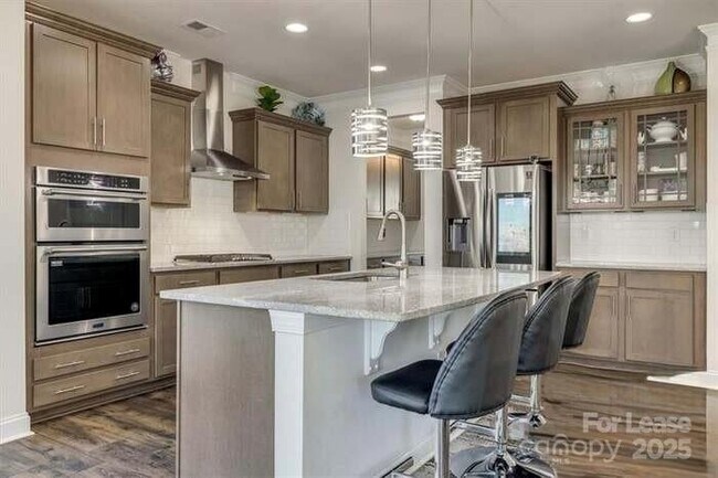 Building Photo - 6299 Artigas Dr