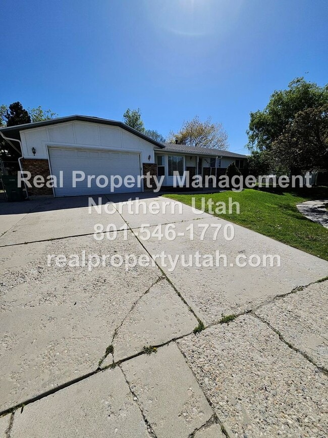 Building Photo - Lovely 5 Bedroom Home in Layton Available Now!