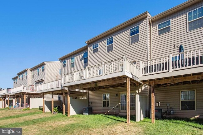 Building Photo - 6325 Posey St