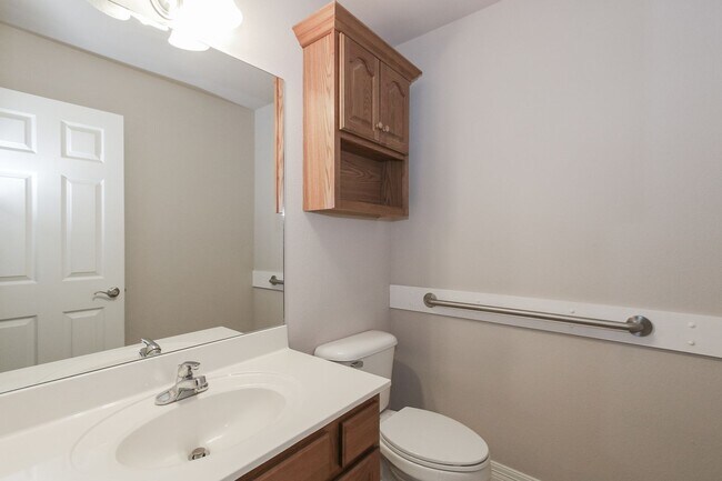Building Photo - Stunning 3 Bedroom Home in Farmington