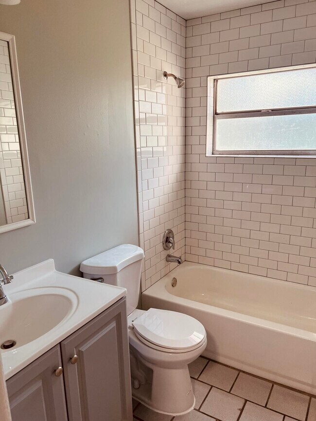 Building Photo - 805 Revels Ln
