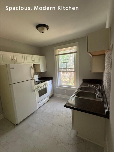 Building Photo - 868 Academy Ave