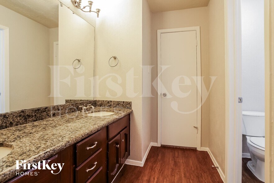 Building Photo - 4403 Pineville Ln