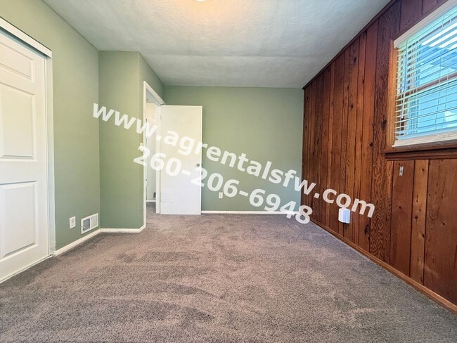 Building Photo - 2 Bedroom House