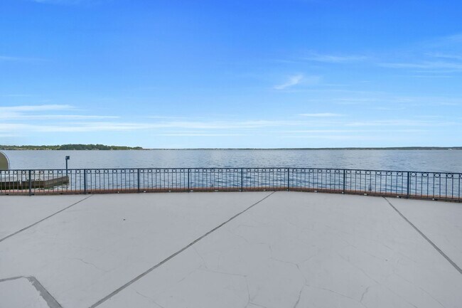 Building Photo - Fully Furnished 2 bedroom Lakefront with 1...