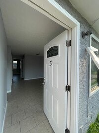 Building Photo - 715 W 13th St