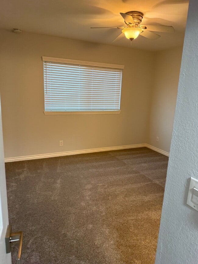 Building Photo - Beautifully remodeled home - Must see!   1...