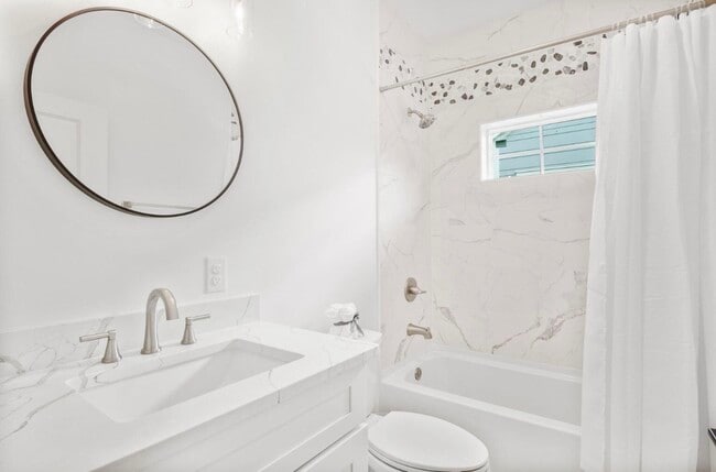 Building Photo - 219 Rearden Way