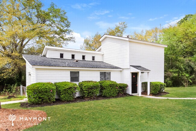 Building Photo - Inviting 3-Bedroom Home