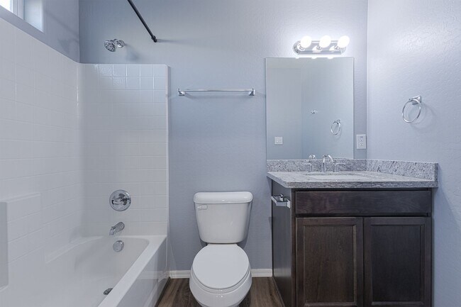 Building Photo - 9060 E Lakeshore Dr